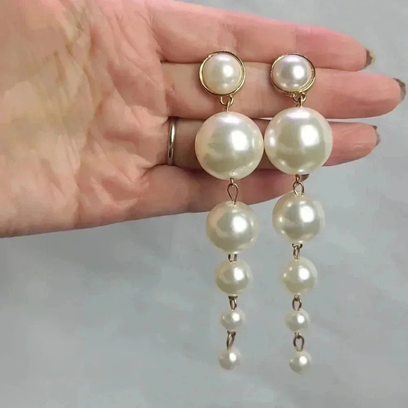 Vintage fuax pearl gold tone Drop Earrings - Picture 1 of 9